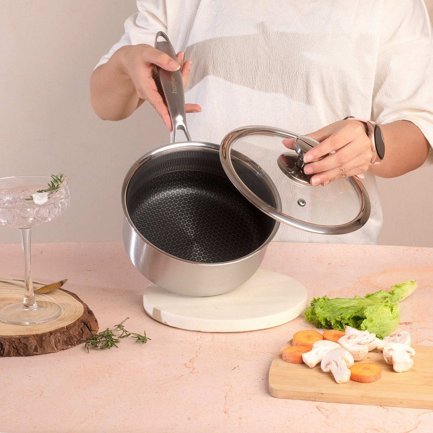 Multi-Purpose Stainless Steel Honeycomb Sauce Pan with Lid (18cm)